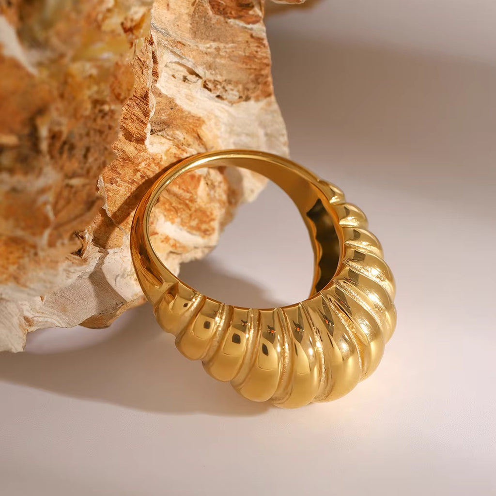 Crossiant ring