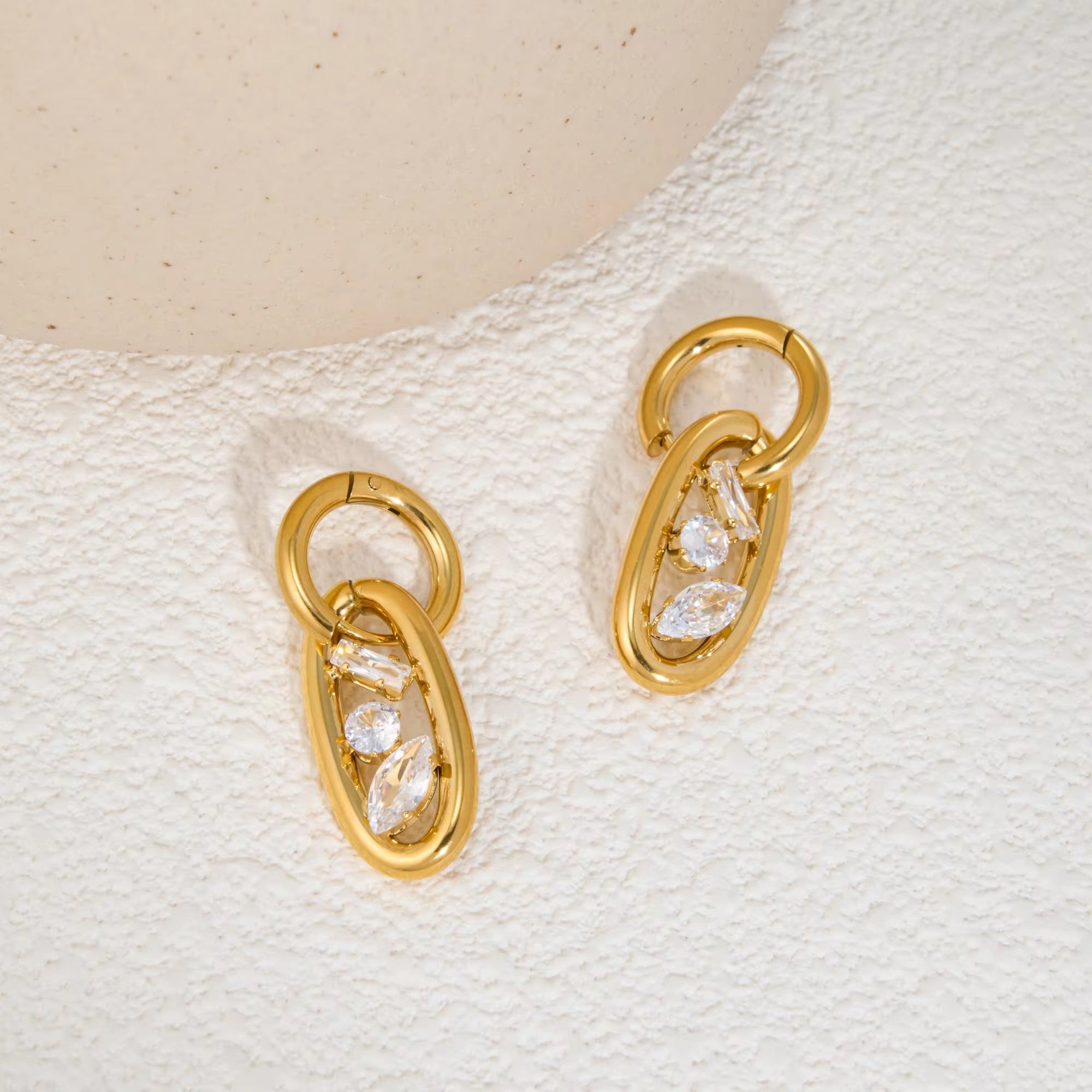 Oval drop earrings