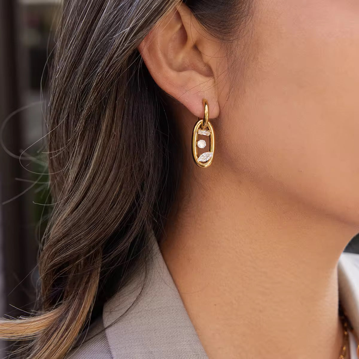 Oval drop earrings