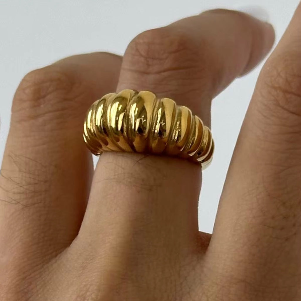 Crossiant ring