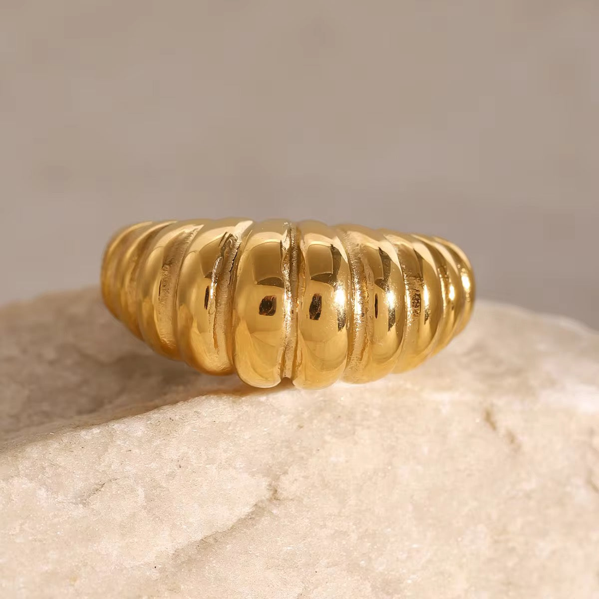 Crossiant ring