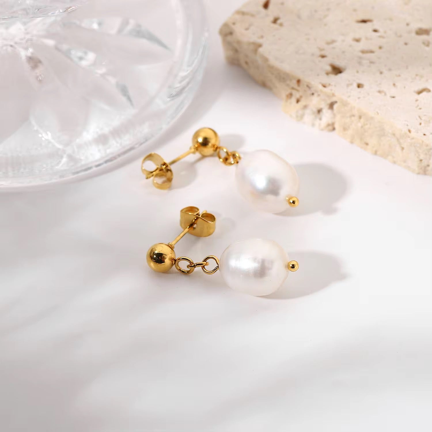 Luna Pearl Drop