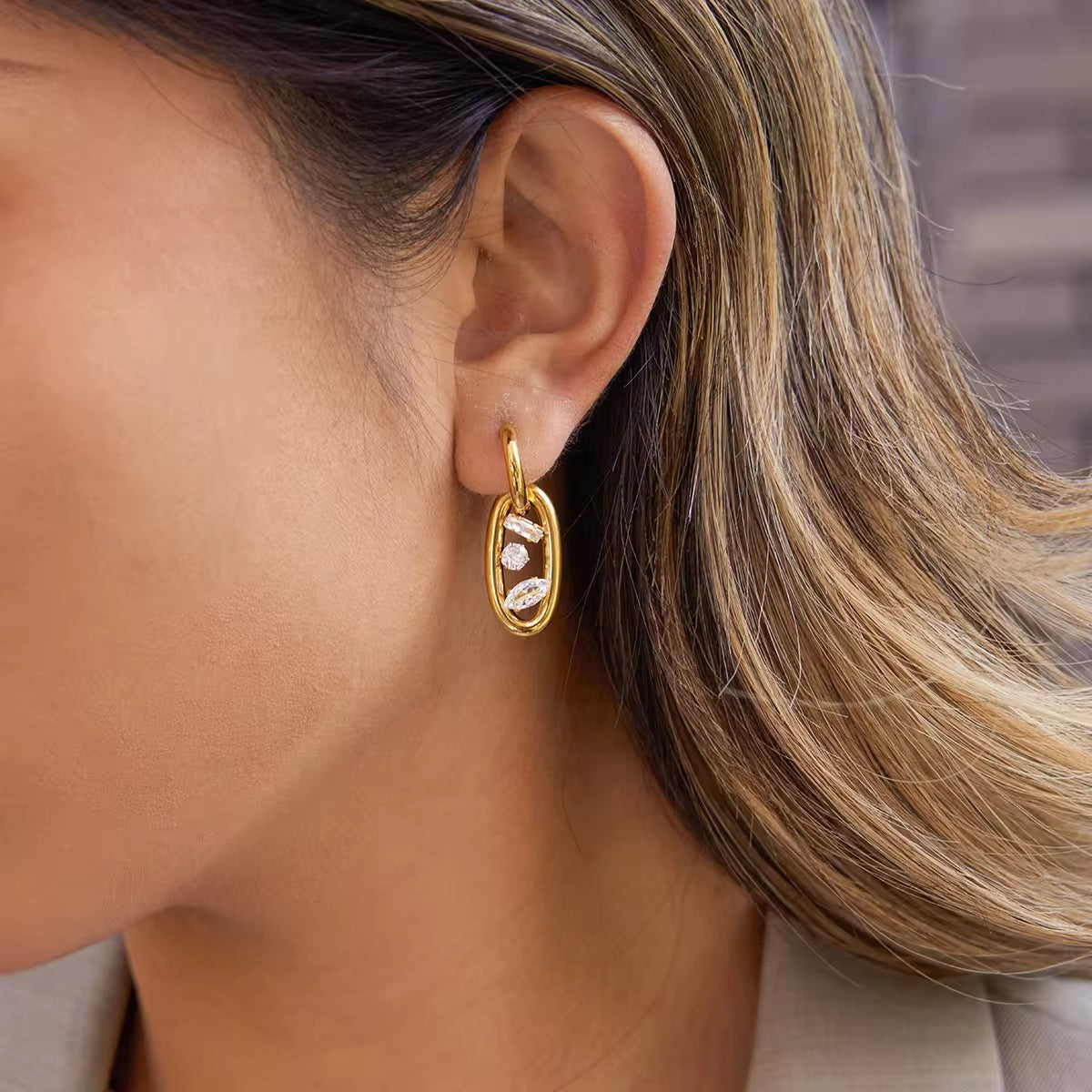 Oval drop earrings