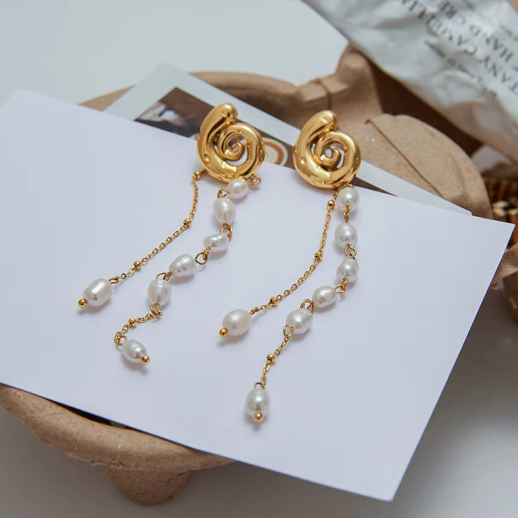 Baroque Pearl Dangler