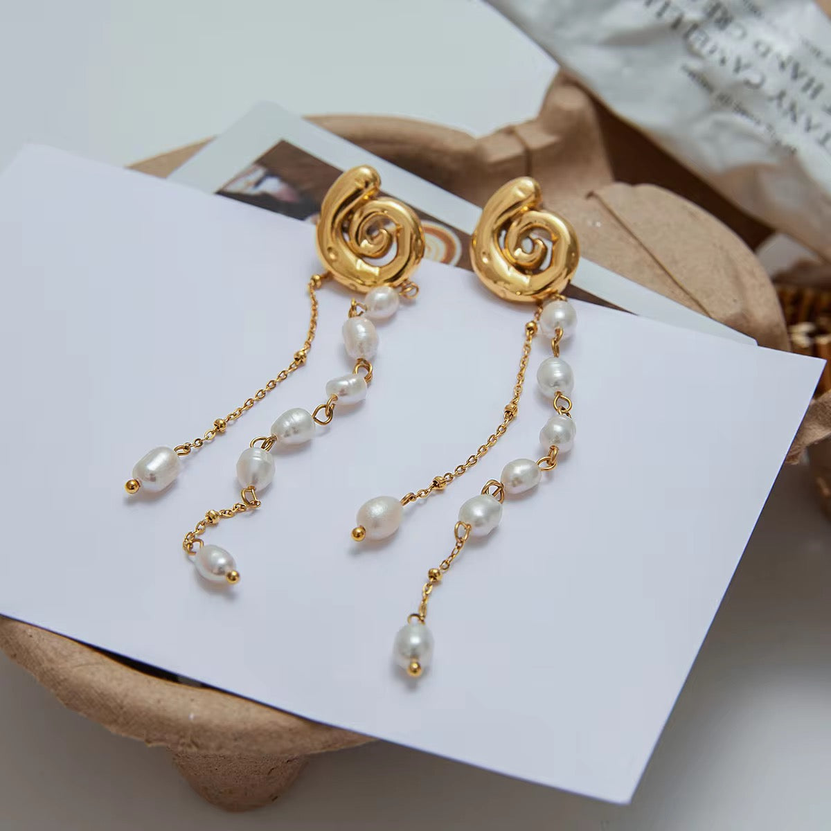 Baroque Pearl Dangler